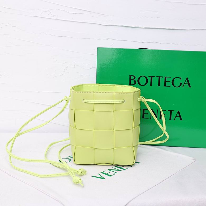 8686 18X14X14cm YG 4