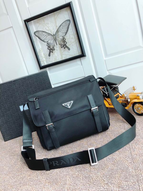 Re-Nylon Saffiano 1BD671 30x25x12cm ap 21