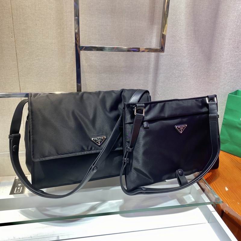 Prada 36x26cm ap 10