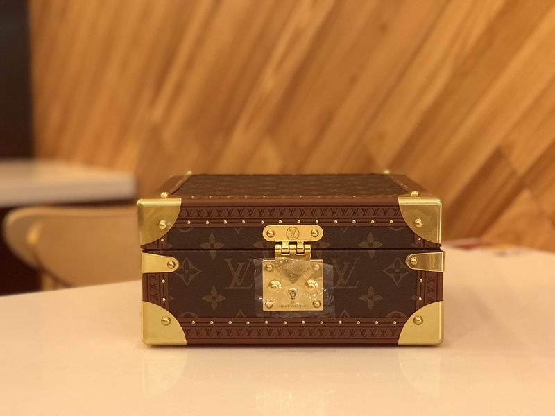 LV M4700SP 23x23x11cm QS-2