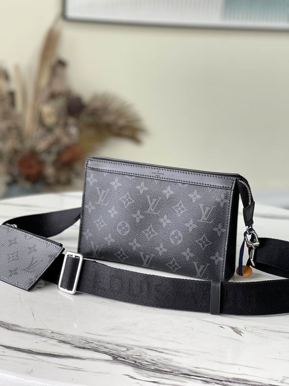 Pochette Voyage M81018 22x14.5x4.5 cm gf