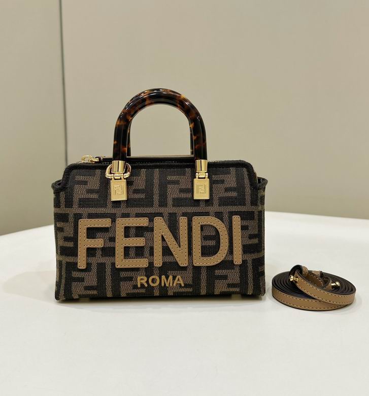 067A68f 18X8X12cm H