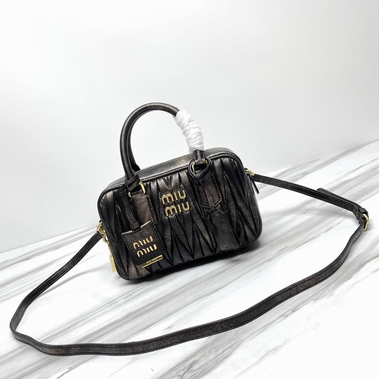 5BB123 19X13X6cm H