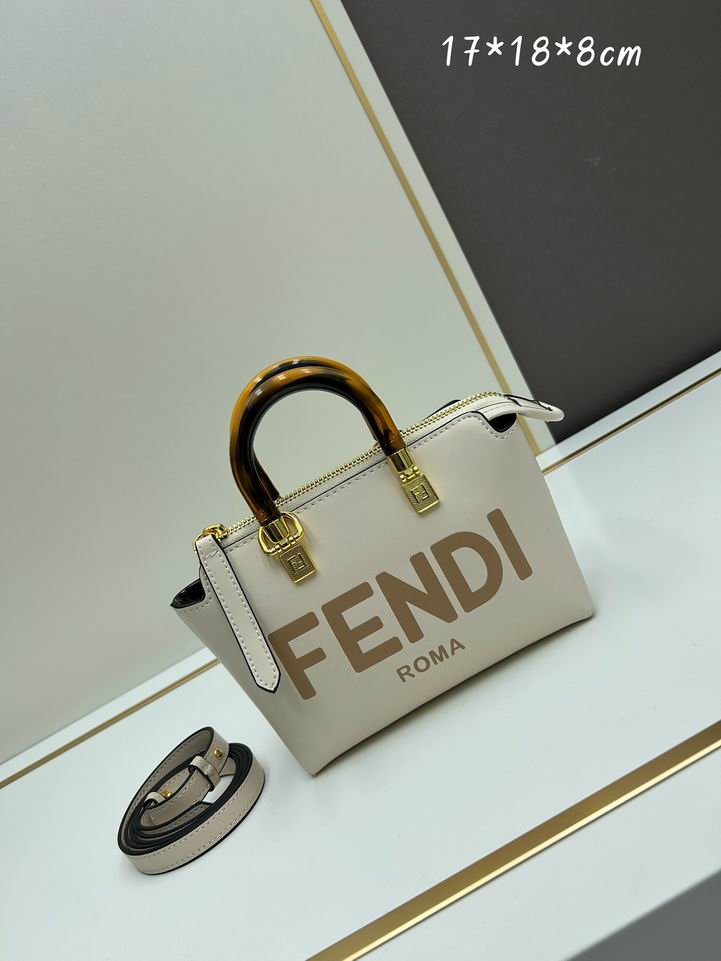 Fendi 17x18x8cm jj5