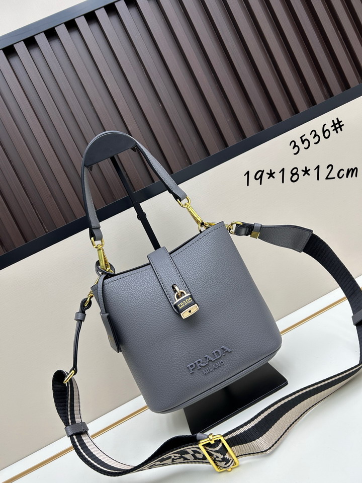 Prada 3536 19x18x12cm jj1