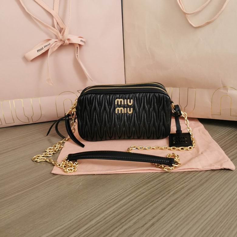 Miu Miu  18x10x5cm RF