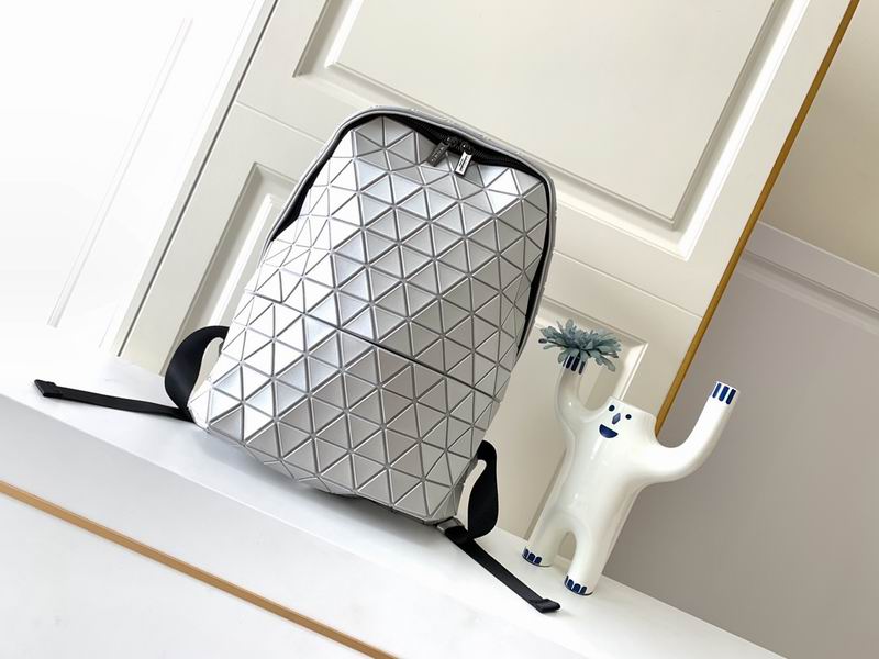 Issey Miyake 45x30x9cm silver colour Yt