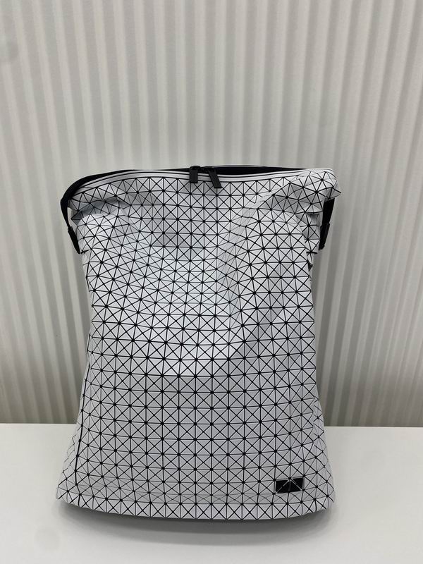 Issey Miyake 41.5x32cm Yt 4色