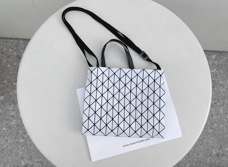 Issey Miyake BB35 28x24x2.5cm Yt白色