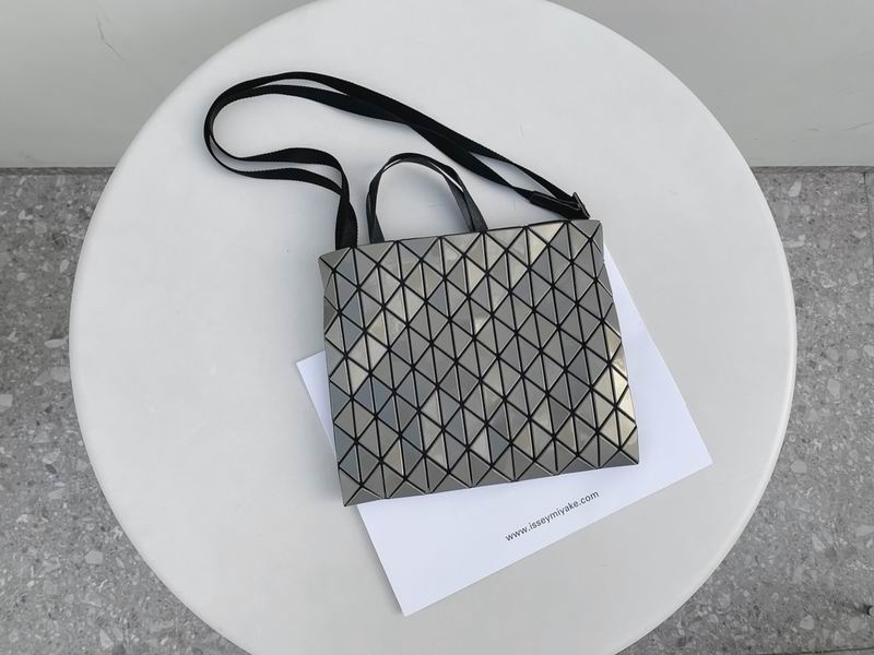 Issey Miyake BB35 28x24x2.5cm Yt镭射灰色
