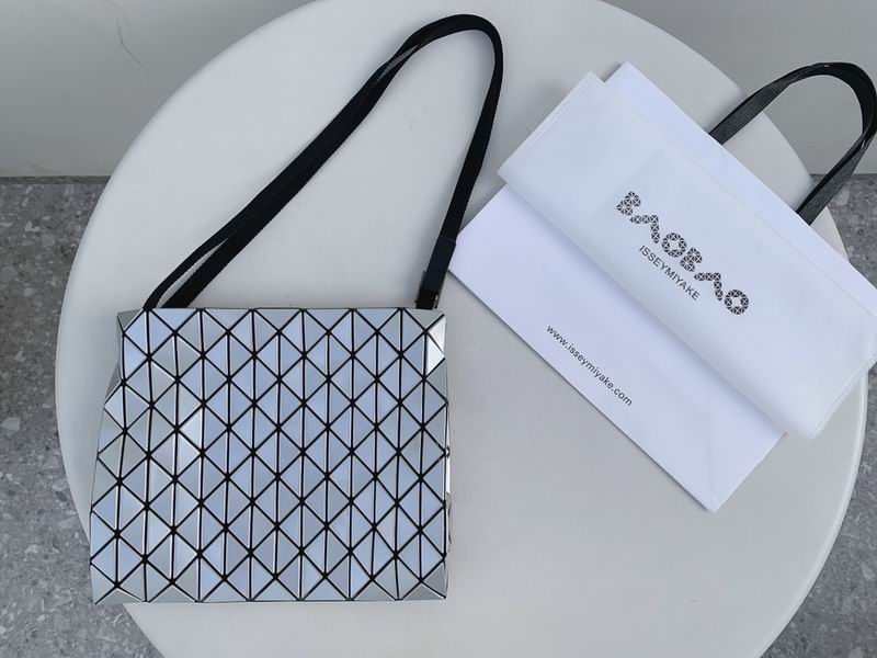 Issey Miyake BB35 28x24x2.5cm Yt银色
