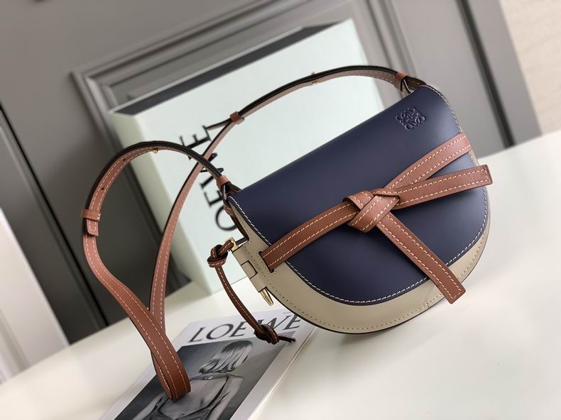 Loewe 011821 20x19x11.5cm ss2